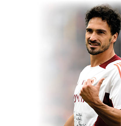 May 4, 2025, Rome, Italy: Mats Hummels of AS Roma warms up during the Serie A football match between AS Roma and ACF Fiorentina at Olimpico stadium in Rome (Italy), May 4, 2025. (Credit Image: © Andrea Staccioli/Insidefoto via ZUMA Press