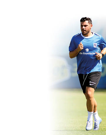 Fussball, Herren, 3.Liga, Saison 2025/2026, TSV 1860 M nchen, Training, Gr nwalder Strasse 114 Kevin Volland (TSV 1860 M nchen) beim Laufen