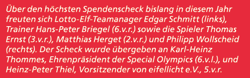  ber den h chsten Spendenscheck bislang in diesem Jahr freuten sich Lotto Elf Teamanager Edgar Schmitt (links), Train...