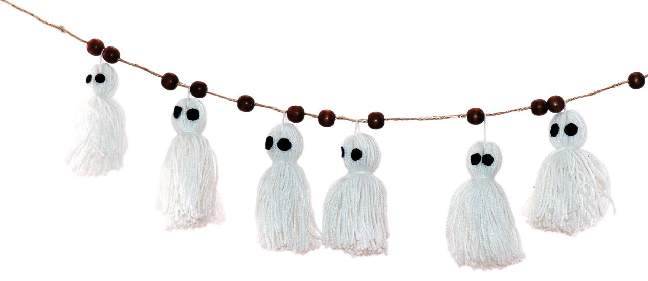 Auf dem Bild ist eine Girlande aus vielen kleinen Gebilden aus wei er Wolle zu sehen. Die Wollf den sind in der Mitte mit einem Faden oder Band zusammengebunden, sodass sie oben und unten gleichm ig auseinanderfallen. Dadurch entsteht eine Form, die an einen kleinen Geist erinnert. Den einzelnen Geisten wurden schwarze Augen aufgeklebt.