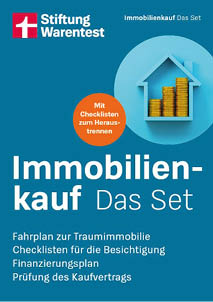 Blaue Titelseite mit dem Logo der Stiftung Warentest, dem Text 'Immobilienkauf Das Set' und einer Grafik eines Hauses mit aufsteigenden M nzstapeln im Inneren.