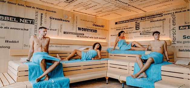 Unsere Saunalandschaft ist ein Ort der Regeneration, des Wohlf hlens und der inneren Ruhe. Lassen Sie die wohltuende W rme auf sich wirken, g nnen Sie sich eine Pause und entdecken Sie die perfekte Balance zwischen Erholung und Genuss.