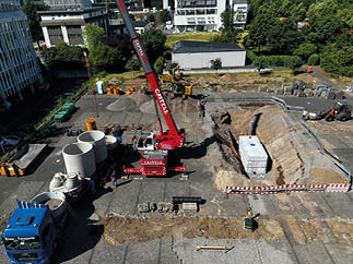 Aus der Vogelperspektive wird der Baufortschritt auf dem Parkplatz von Lotto Rheinland-Pfalz dokumentiert.