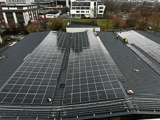 Aus der Vogelperspektive wird der Baufortschritt auf dem Parkplatz von Lotto Rheinland-Pfalz dokumentiert.