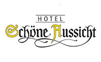 Schriftzug 'HOTEL' in Gro buchstaben ber dem kunstvoll gestalteten Schriftzug 'Sch ne Aussicht' mit verzierten Anfangsbuchstaben S und A