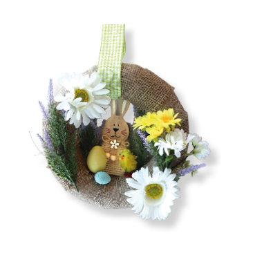 Ein fr hlingshafter Osterkranz mit einem Osterhasen in der Mitte h ngt an einer h lzernen Wand.