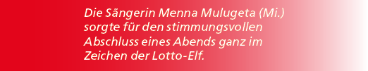 Die S ngerin Menna Mulugeta (Mi.) sorgte f r den stimmungsvollen Abschluss eines Abends ganz im Zeichen der Lotto Elf.