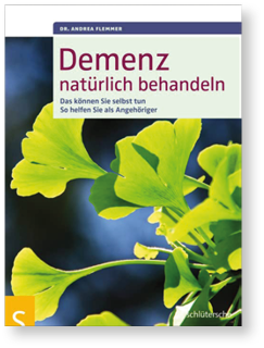 Das Bild zeigt das Cover eines Sachbuchs mit einer gro en Nahaufnahme hellgr ner Ginkgo‑Bl tter vor dunkelblauem, unscharfem Hintergrund. Oben steht der Autorenname „DR. ANDREA FLEMMER“. Der gro e Titel lautet: „Demenz nat rlich behandeln“. Darunter steht kleiner: „Das k nnen Sie selbst tun“ und „So helfen Sie als Angeh riger“. Unten rechts ist das Verlagslogo „schl tersche“, unten links ein gelbes Quadrat mit einem wei en „S“.     