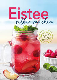 Titelblatt eines Rezeptbuchs: Glas-Mason-Jar mit rotem Eistee, Eisw rfeln, Beeren und Minze; gro er Titel „Eistee selber machen“.