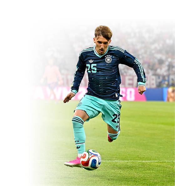 31.05.2026, Fussball Freundschafts-Laenderspiele 3.Spieltag, Deutschland - Finnland, in der Mewa-Arena Mainz, Lennart Karl (Deutschland) am Ball