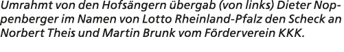 Umrahmt von den Hofs ngern bergab (von links) Dieter Noppenberger im Namen von Lotto Rheinland Pfalz den Scheck an N...