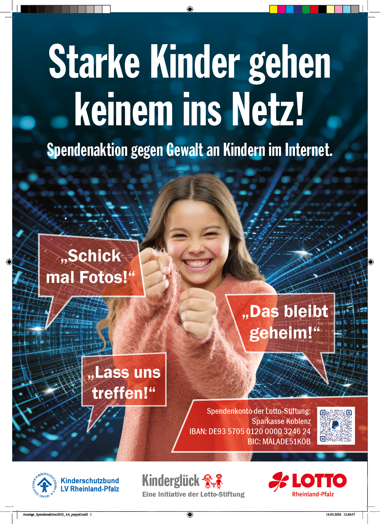 Ein l chelndes Kind zeigt zwei Daumen nach oben vor einem digitalen Hintergrund mit dem Text, der vor Gewalt an Kindern im Internet warnt und zur Spendenaktion der Lotto-Stiftung aufruft. Beschreibung von KI generiert