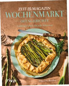 Ein rustikaler Spargelkuchen auf einem t rkisfarbenen Teller mit einem Messer und frischem Spargel sowie Kr utern auf einem braunen Untergrund. Beschreibung von KI generiert
